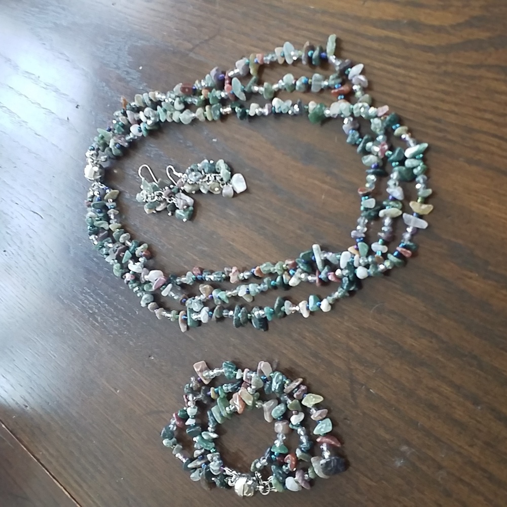 Versatile Chip Bead Set of Necklace, Bracelet & Earrings with Magnet Clasps.